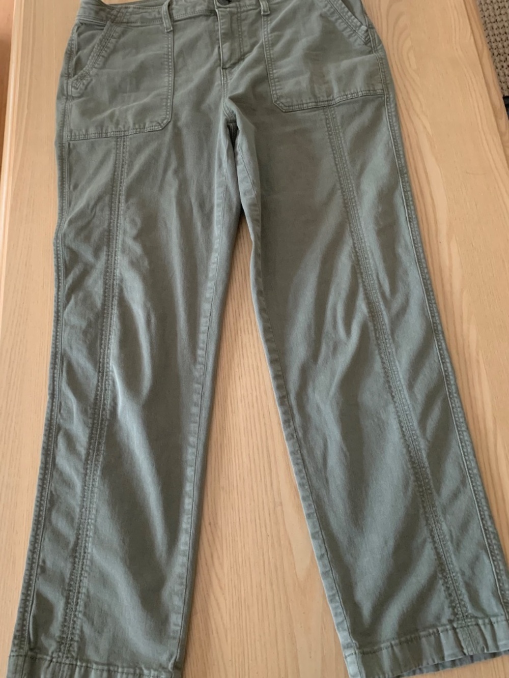 Chicos army green/olive cargo pants size .5T (US 6)